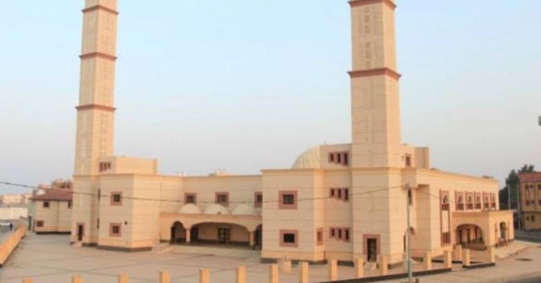 أحد المساجد المعروفة في ابو عريش